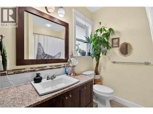 2991 7 Avenue Ne, Salmon Arm, BC - Indoor Photo Showing Bathroom