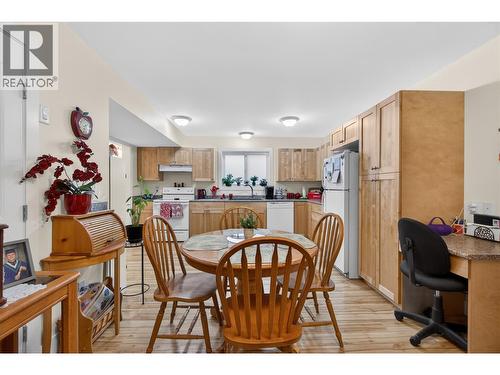 2991 7 Avenue Ne, Salmon Arm, BC - Indoor Photo Showing Dining Room
