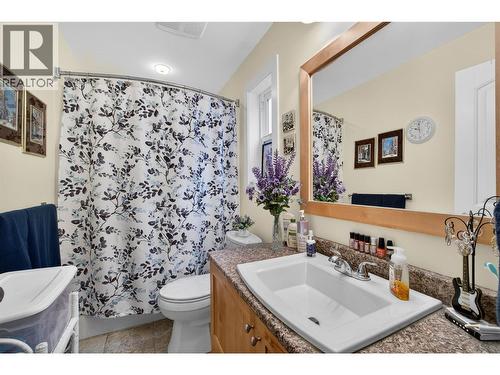 2991 7 Avenue Ne, Salmon Arm, BC - Indoor Photo Showing Bathroom
