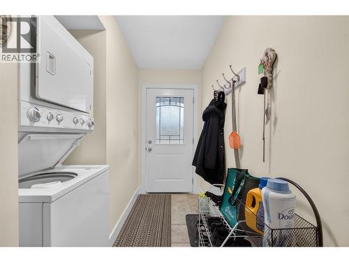 2991 7 Avenue Ne, Salmon Arm, BC - Indoor Photo Showing Laundry Room