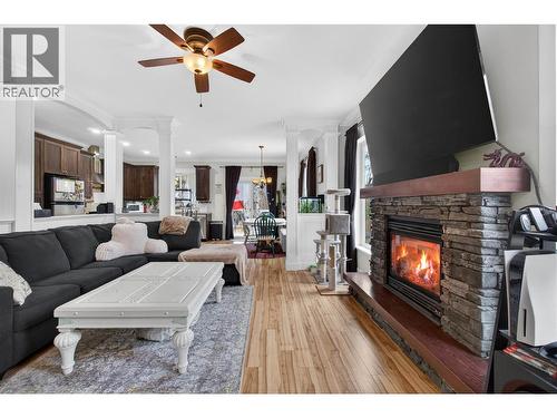 2991 7 Avenue Ne, Salmon Arm, BC - Indoor Photo Showing Living Room With Fireplace