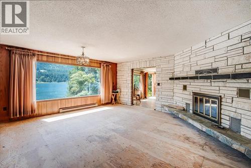 7691 Balfour Wharf Road, Balfour, BC - Indoor With Fireplace