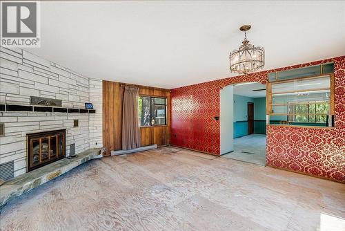 7691 Balfour Wharf Road, Balfour, BC - Indoor With Fireplace