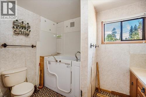 7691 Balfour Wharf Road, Balfour, BC - Indoor Photo Showing Bathroom