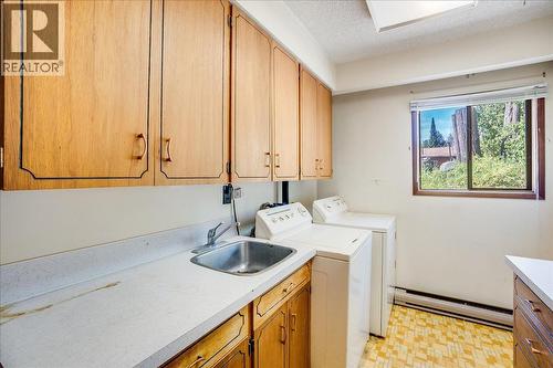 7691 Balfour Wharf Road, Balfour, BC - Indoor Photo Showing Laundry Room