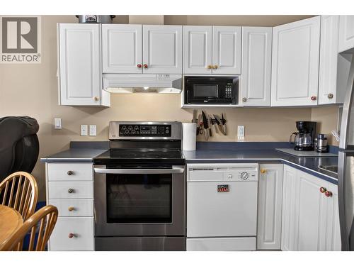 400 Riverside Way Unit# 438, Fernie, BC - Indoor Photo Showing Kitchen