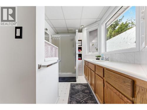 3690 Southview Road, Tappen, BC - Indoor Photo Showing Bathroom