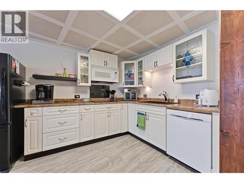 Suite - 3690 Southview Road, Tappen, BC - Indoor Photo Showing Kitchen