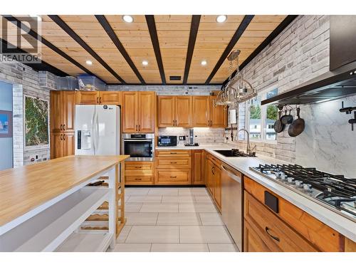 3690 Southview Road, Tappen, BC - Indoor Photo Showing Kitchen
