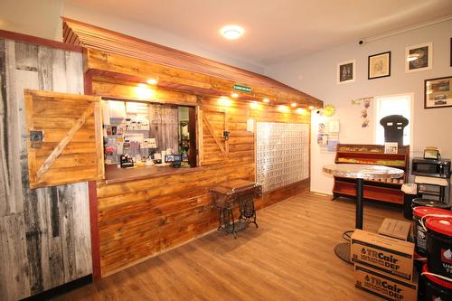 30  Centre Ave, Flatbush, AB 