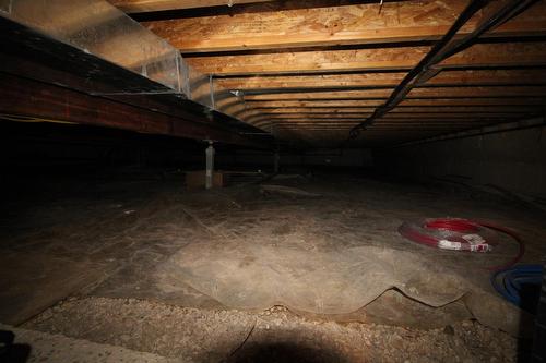 30  Centre Ave, Flatbush, AB 