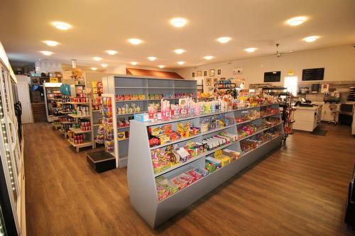 30 Center Ave, Flatbush, AB 