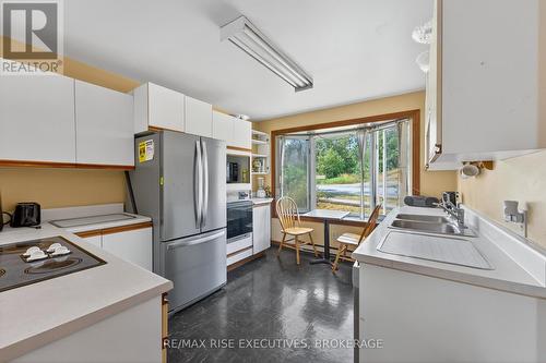 14 Highway 95, Frontenac Islands (The Islands), ON - Indoor Photo Showing Kitchen With Double Sink