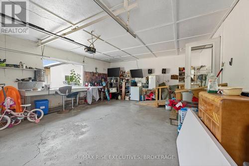 14 Highway 95, Frontenac Islands (The Islands), ON - Indoor Photo Showing Garage