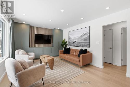 69 Margaret Street, Meaford, ON - Indoor Photo Showing Living Room