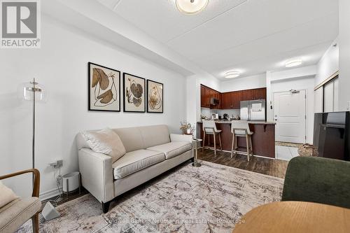 316 - 1077 Gordon Street, Guelph (Kortright West), ON - Indoor Photo Showing Living Room