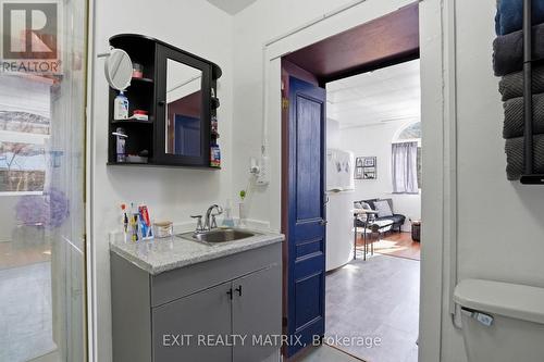 5505 Osgoode Main Street, Ottawa, ON - Indoor Photo Showing Bathroom
