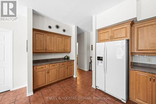 1609 Ashley Cardill Lane, Ottawa, ON - Indoor Photo Showing Kitchen