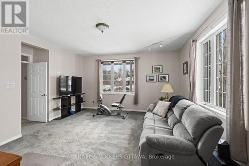 1609 Ashley Cardill Lane, Ottawa, ON - Indoor Photo Showing Living Room