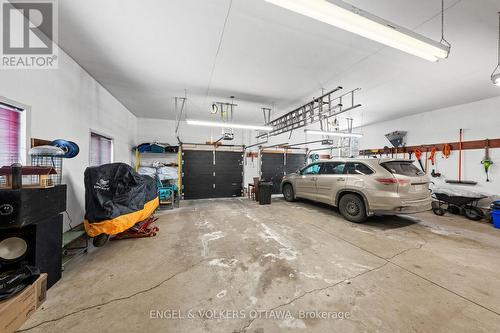 1609 Ashley Cardill Lane, Ottawa, ON - Indoor Photo Showing Garage