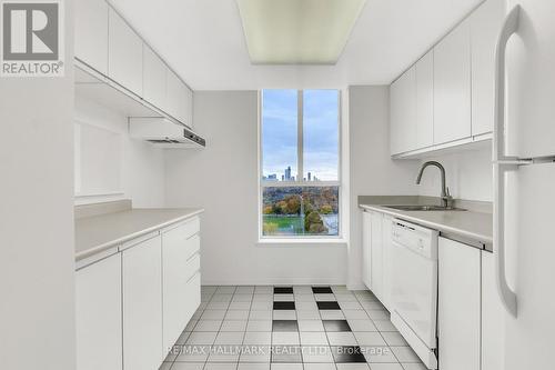 1103 - 21 Overlea Boulevard, Toronto, ON - Indoor Photo Showing Kitchen