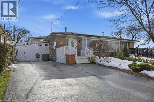 8 Elmore Drive, Hamilton, ON - Outdoor