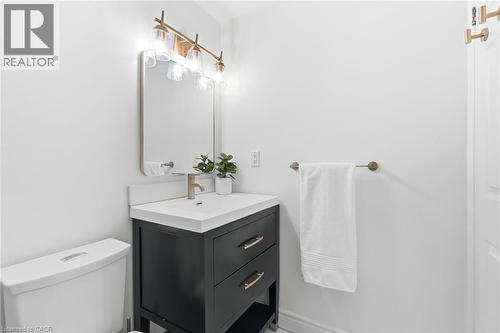 8 Elmore Drive, Hamilton, ON - Indoor Photo Showing Bathroom