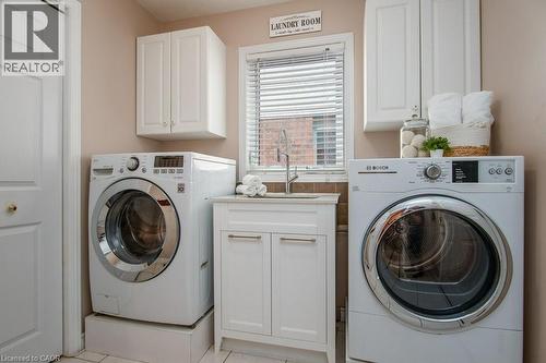 110 Deer Ridge Drive, Kitchener, ON - Indoor Photo Showing Laundry Room