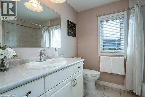 110 Deer Ridge Drive, Kitchener, ON - Indoor Photo Showing Bathroom
