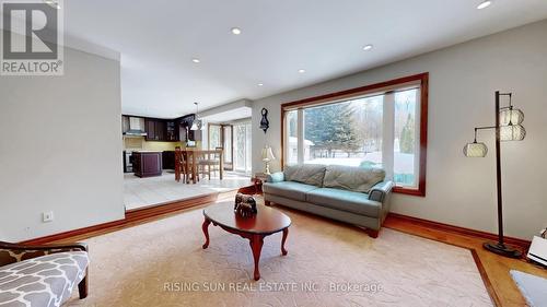 122 Barr Crescent, Brampton, ON - Indoor Photo Showing Living Room