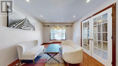 122 Barr Crescent, Brampton, ON - Indoor