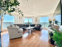Large Living Room, Very Bright and Spacious - 
