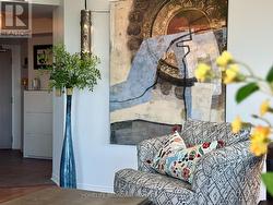 Spacious Corridor with many places to decor - 