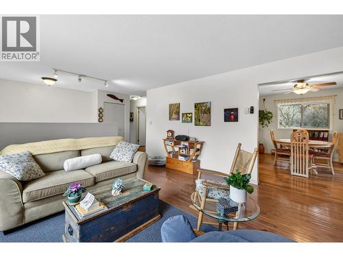 3111 Cedar Drive, Blind Bay, BC - Indoor Photo Showing Living Room