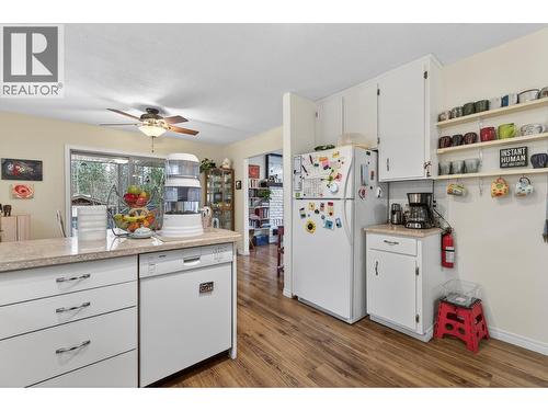 3111 Cedar Drive, Blind Bay, BC - Indoor Photo Showing Kitchen