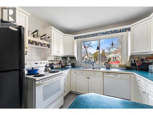 545 Bay Avenue, Kelowna, BC - Indoor Photo Showing Kitchen With Double Sink