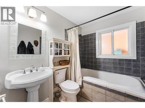 545 Bay Avenue, Kelowna, BC - Indoor Photo Showing Bathroom