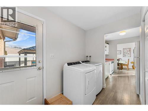 545 Bay Avenue, Kelowna, BC - Indoor Photo Showing Laundry Room