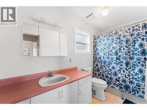 545 Bay Avenue, Kelowna, BC - Indoor Photo Showing Bathroom