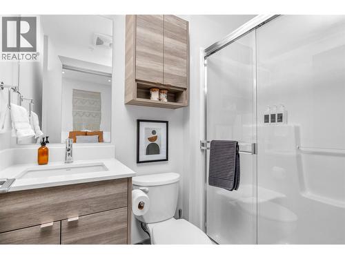 2555 Lakeshore Road Unit# 211, Vernon, BC - Indoor Photo Showing Bathroom