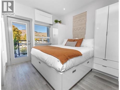 2555 Lakeshore Road Unit# 211, Vernon, BC - Indoor Photo Showing Bedroom