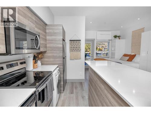 2555 Lakeshore Road Unit# 211, Vernon, BC - Indoor Photo Showing Kitchen