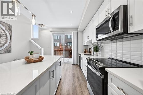 10 Birmingham Drive Unit# 138, Cambridge, ON - Indoor Photo Showing Kitchen With Upgraded Kitchen