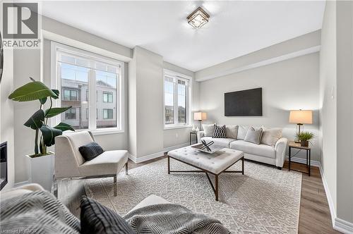 10 Birmingham Drive Unit# 138, Cambridge, ON - Indoor Photo Showing Living Room