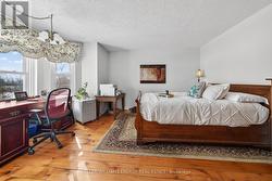 Bedroom 1 - oversized with a closet - 