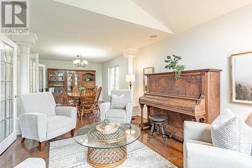 49 Parkview Drive, Thames Centre (Dorchester), ON - Indoor Photo Showing Living Room