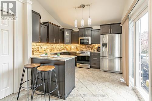 49 Parkview Drive, Thames Centre (Dorchester), ON - Indoor Photo Showing Kitchen With Upgraded Kitchen