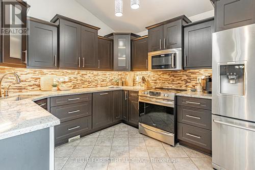 49 Parkview Drive, Thames Centre (Dorchester), ON - Indoor Photo Showing Kitchen With Upgraded Kitchen