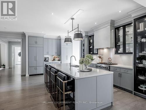 393 Maple Grove Drive, Oakville, ON - Indoor Photo Showing Kitchen With Upgraded Kitchen