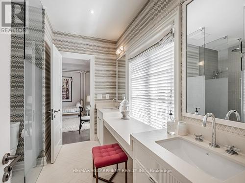 393 Maple Grove Drive, Oakville, ON - Indoor Photo Showing Bathroom